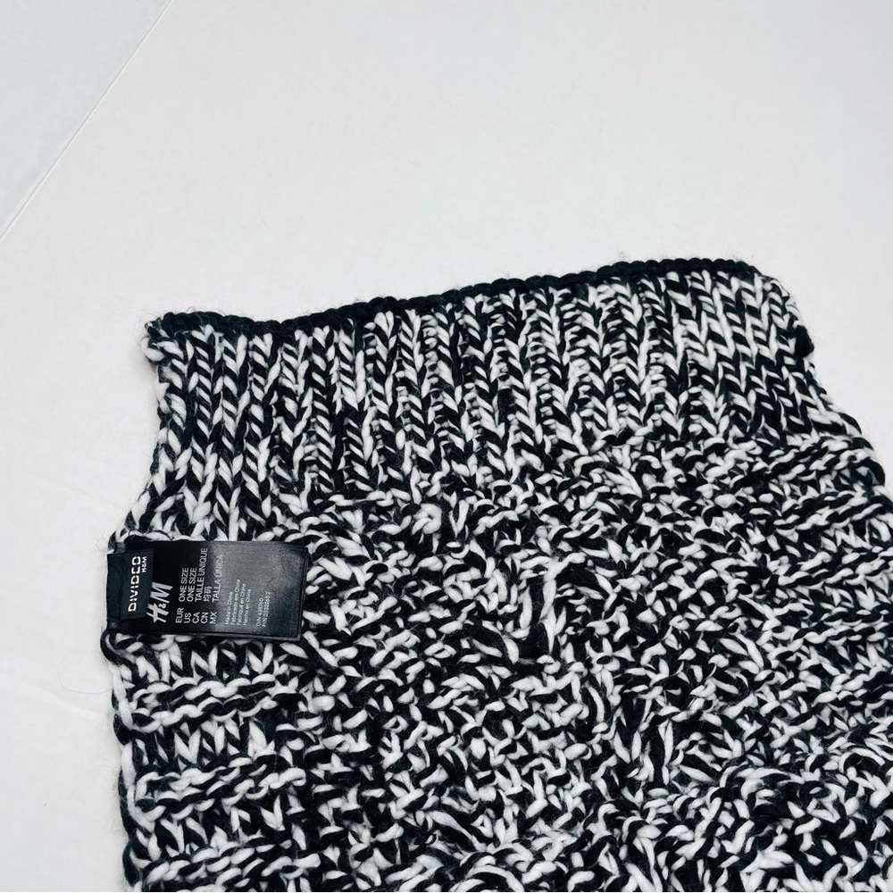 𝅺H&M NWOT Chunky Cable Knit Scarf in Black and White - Bundle & Save! - Picture 7 of 8